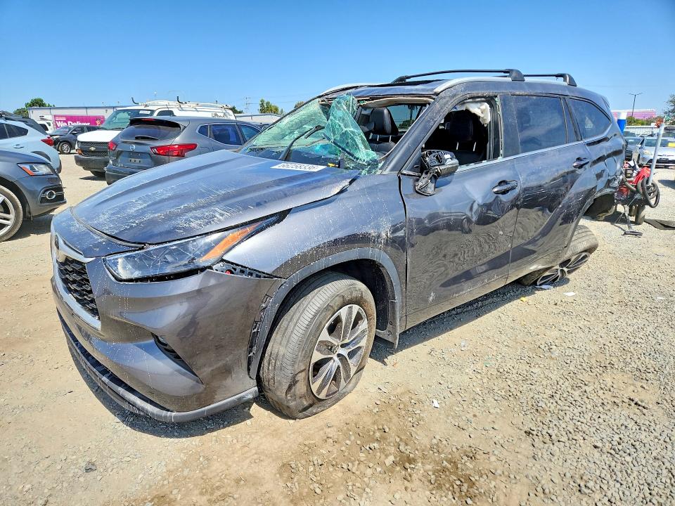 TOYOTA HIGHLANDER 2023 с VIN 5TDKDRAH9PS516872 - Снимка от търг