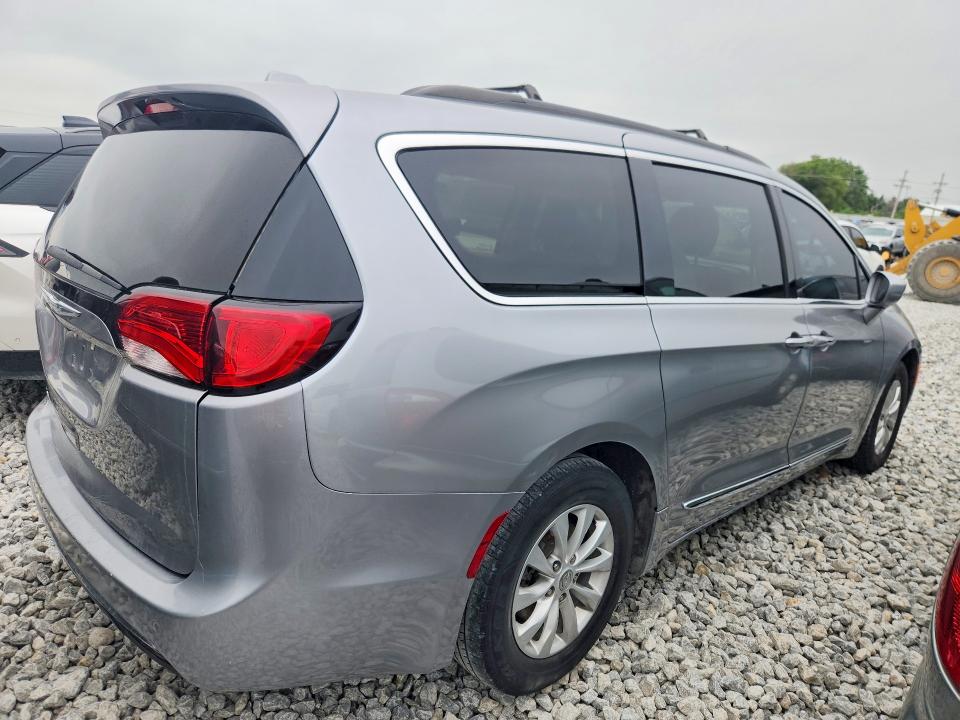 Photo 3 from auction – 2017 CHRYSLER PACIFICA with VIN 2C4RC1BG8HR794309