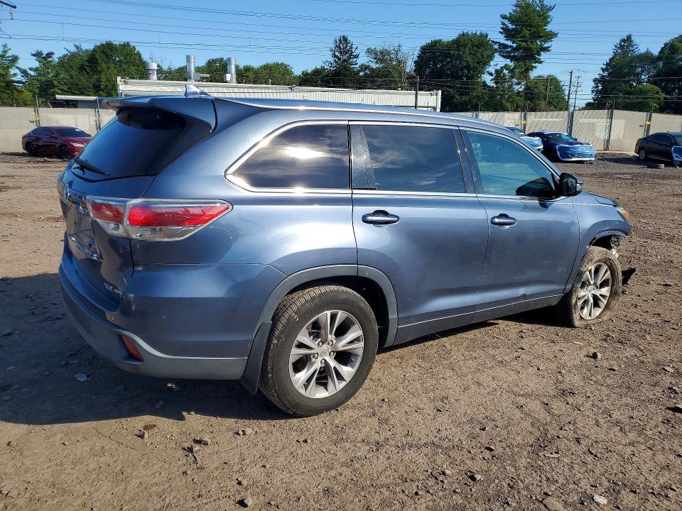 Photo 3 from auction – 2015 TOYOTA HIGHLANDER with VIN 5TDJKRFH2FS174089