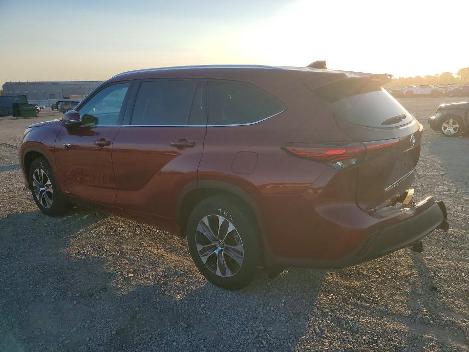 Photo 2 from auction – 2021 TOYOTA HIGHLANDER with VIN 5TDGBRCHXMS060739