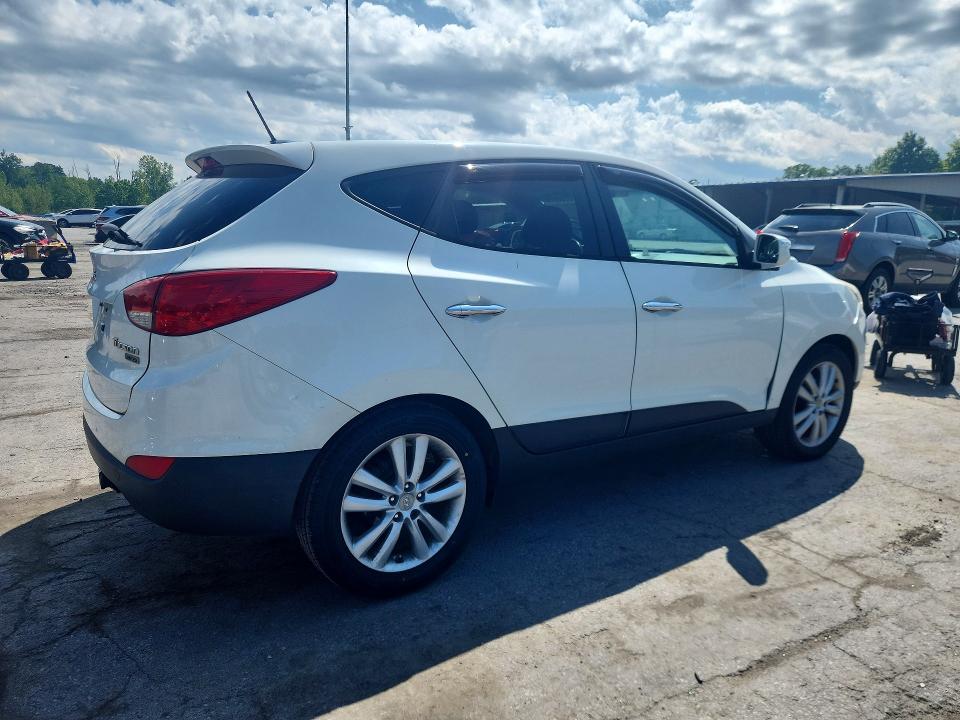 Photo 3 from auction – 2010 HYUNDAI TUCSON with VIN KM8JU3AC3AU021692