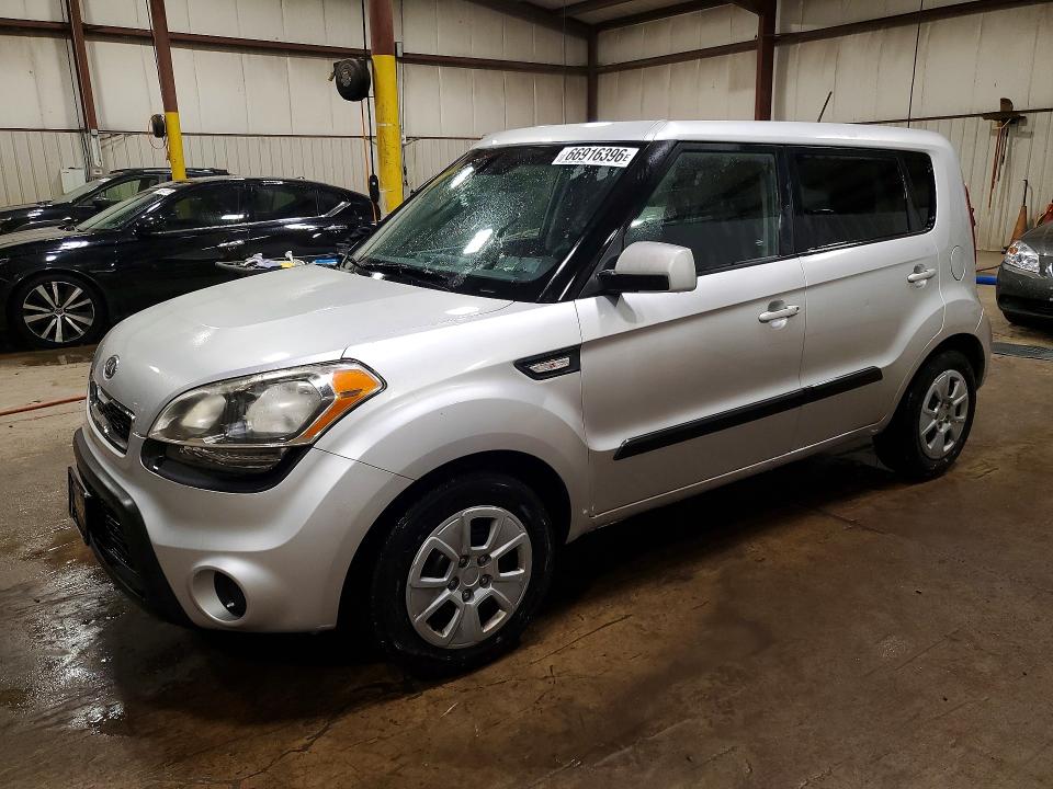 KIA SOUL 2012 with VIN KNDJT2A52C7435812 - Photo from auction