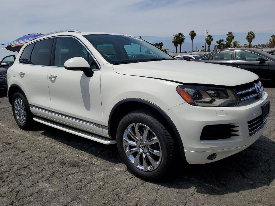 Photo 4 from auction – 2011 VOLKSWAGEN TOUAREG with VIN WVGFF9BP7BD000964
