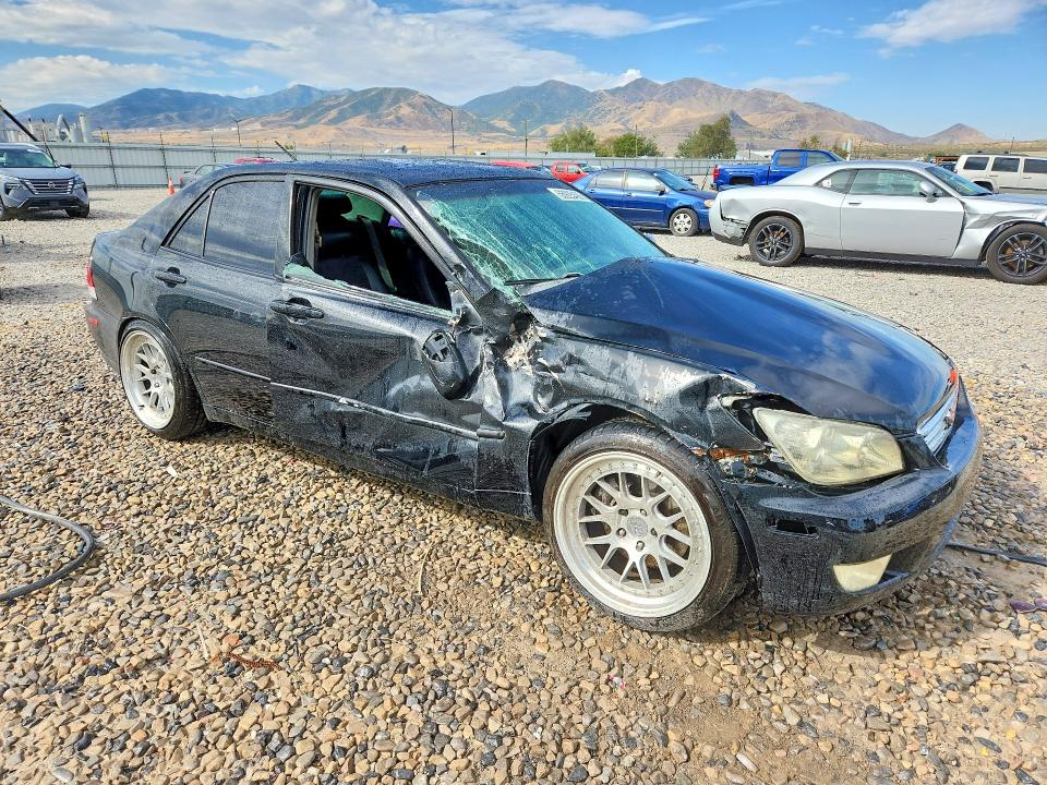 Photo 4 from auction – 2001 LEXUS IS with VIN JTHBD182410001080