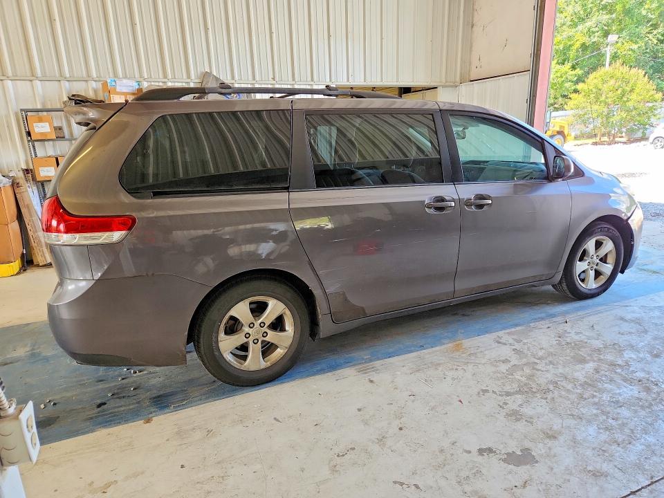Photo 3 from auction – 2011 TOYOTA SIENNA with VIN 5TDKK3DC2BS063593