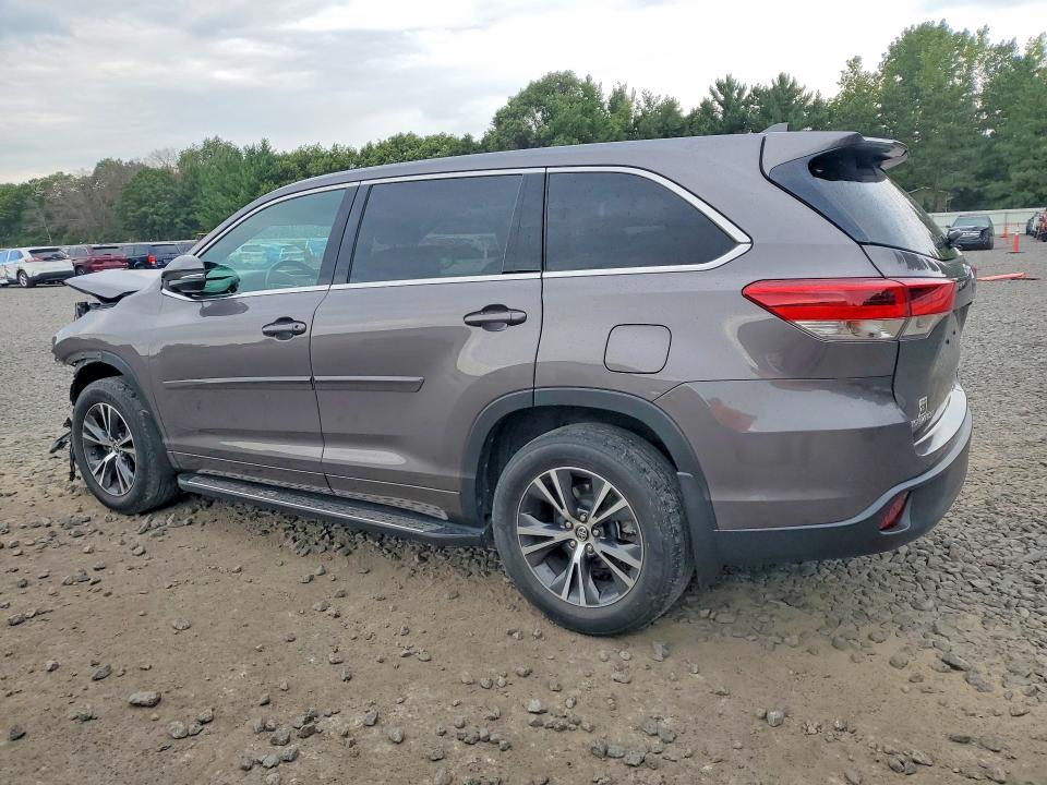 Photo 2 from auction – 2017 TOYOTA HIGHLANDER with VIN 5TDBZRFH1HS363030
