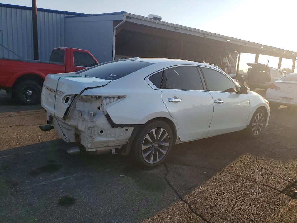 Photo 3 from auction – 2017 NISSAN ALTIMA with VIN 1N4AL3AP6HC130597