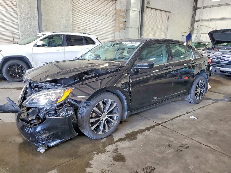 CHRYSLER 200 2013 with VIN 1C3CCBBGXDN746995 - Photo from auction