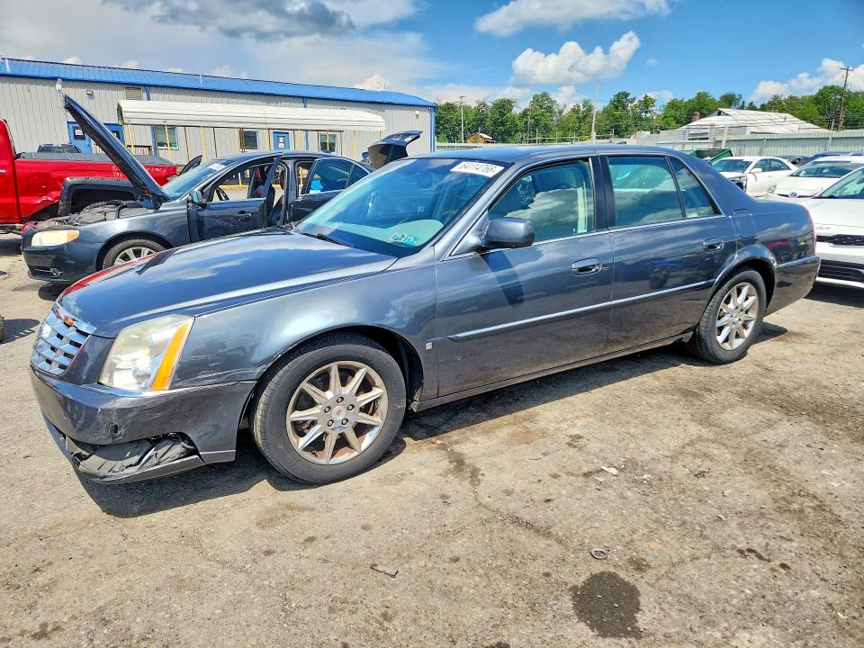 CADILLAC DTS 2011 with VIN 1G6KD5E64BU122737 - Photo from auction