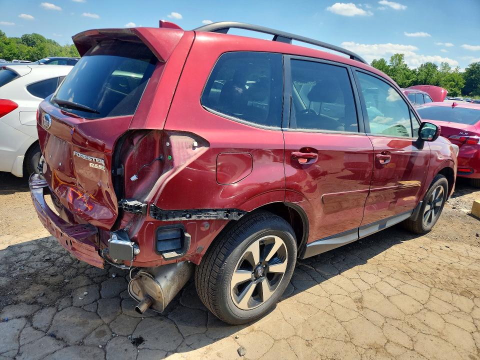 Photo 3 from auction – 2017 SUBARU FORESTER with VIN JF2SJAGC7HH495775