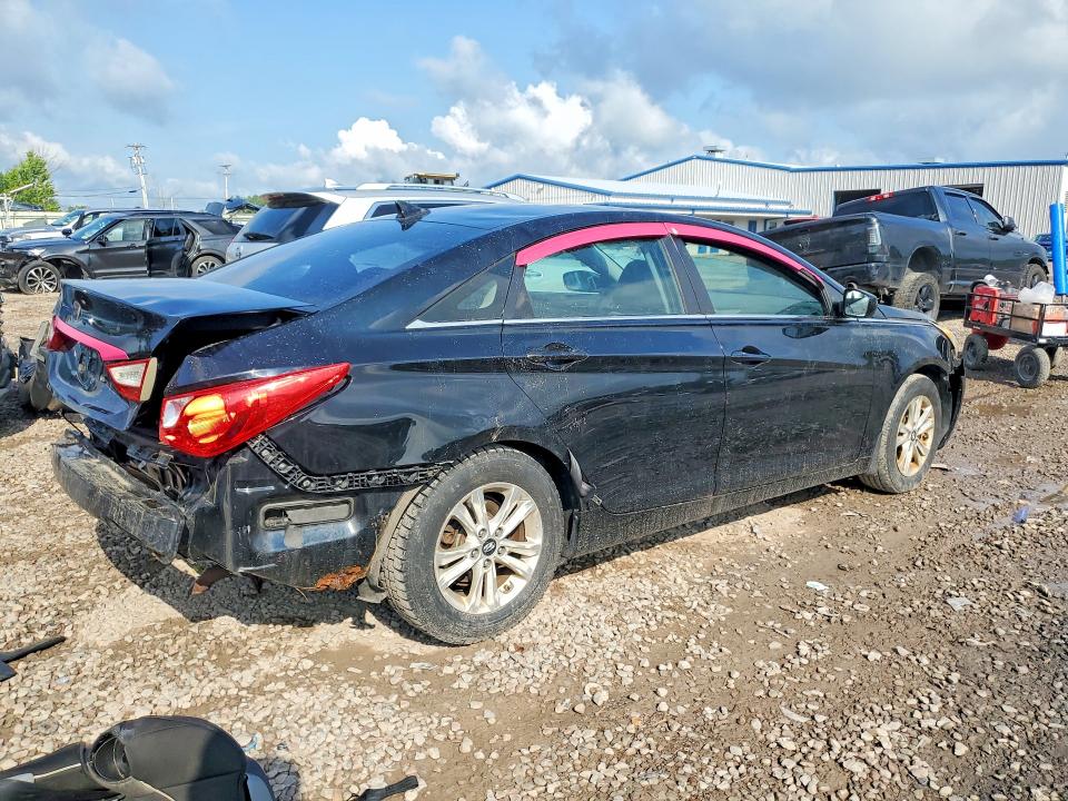 Photo 3 from auction – 2011 HYUNDAI SONATA with VIN 5NPEB4ACXBH194350