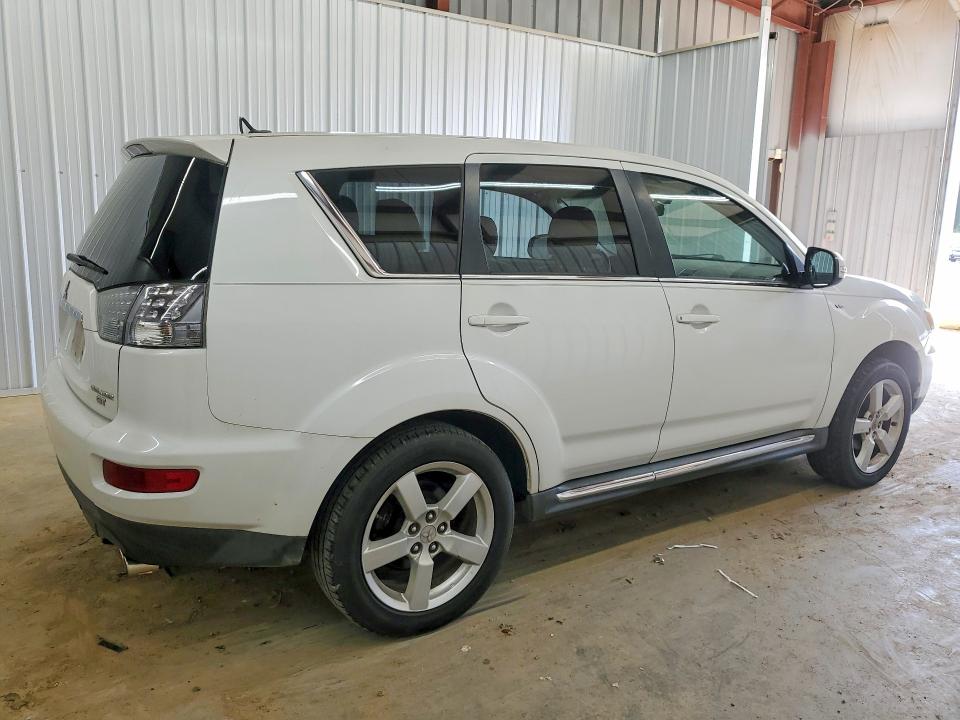 Photo 3 from auction – 2011 MITSUBISHI OUTLANDER with VIN JA4JT5AX3BU014419