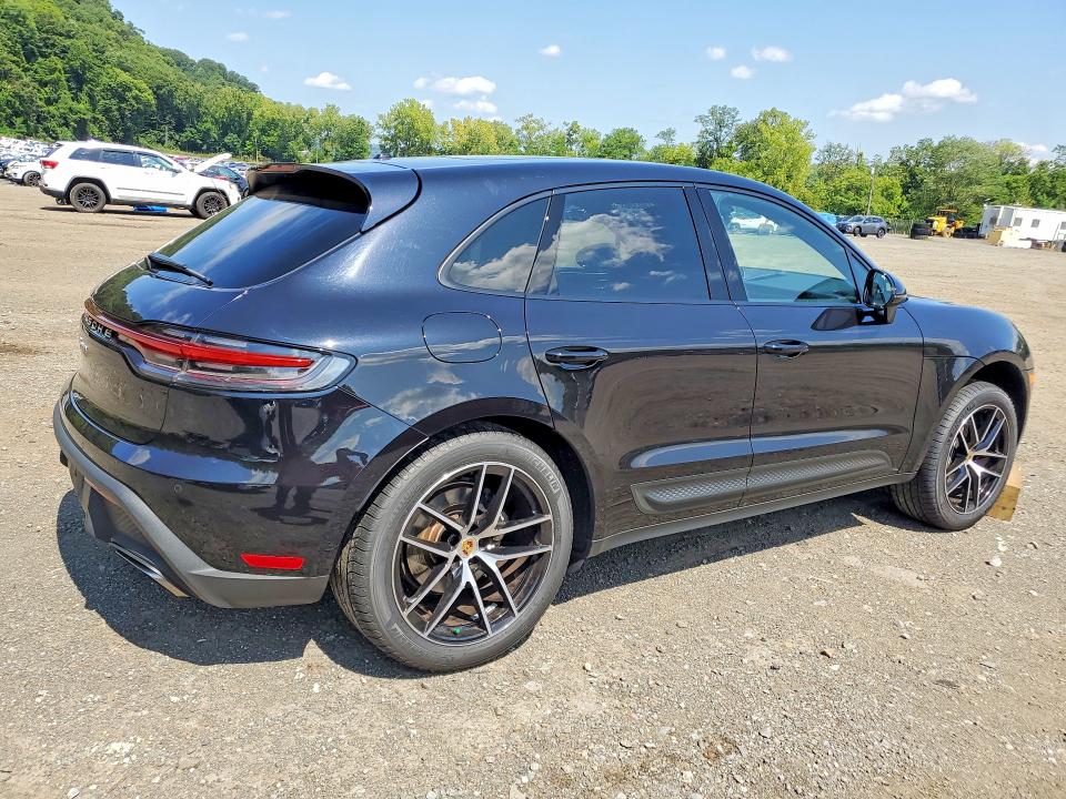 Photo 3 from auction – 2022 PORSCHE MACAN with VIN WP1AA2A51NLB07750