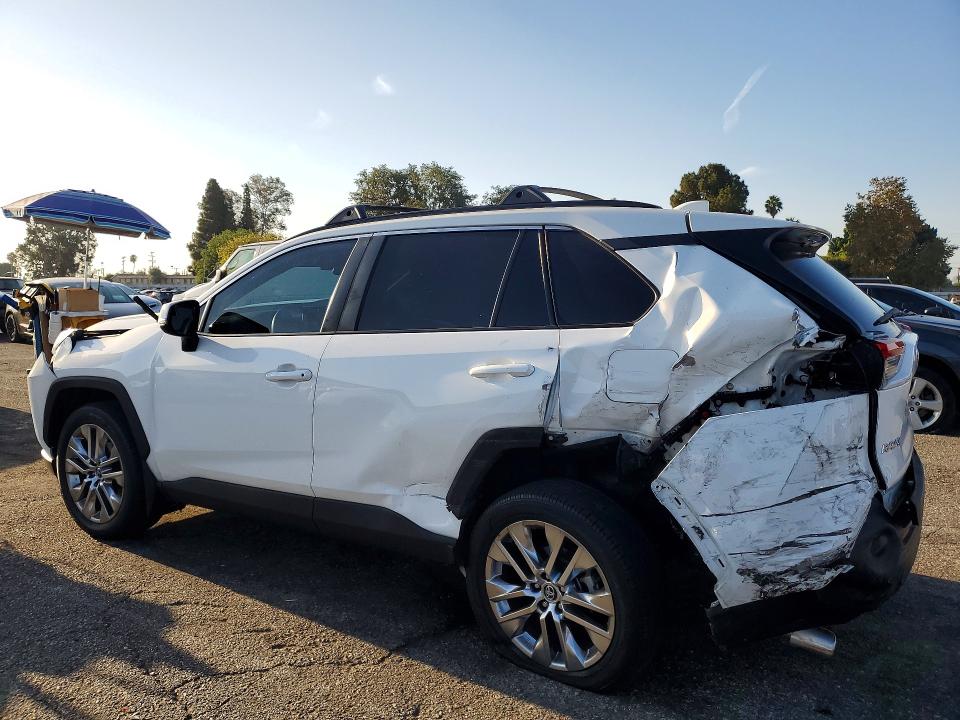 Photo 2 from auction – 2020 TOYOTA RAV4 with VIN 2T3C1RFV4LW097933