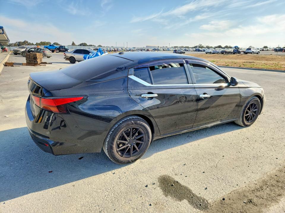 Photo 3 from auction – 2019 NISSAN ALTIMA with VIN 1N4BL4BV1KC246840