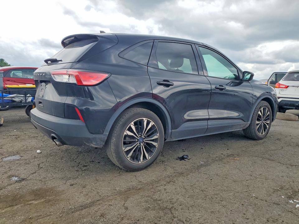 Photo 3 from auction – 2022 FORD ESCAPE with VIN 1FMCU0G69NUB94440