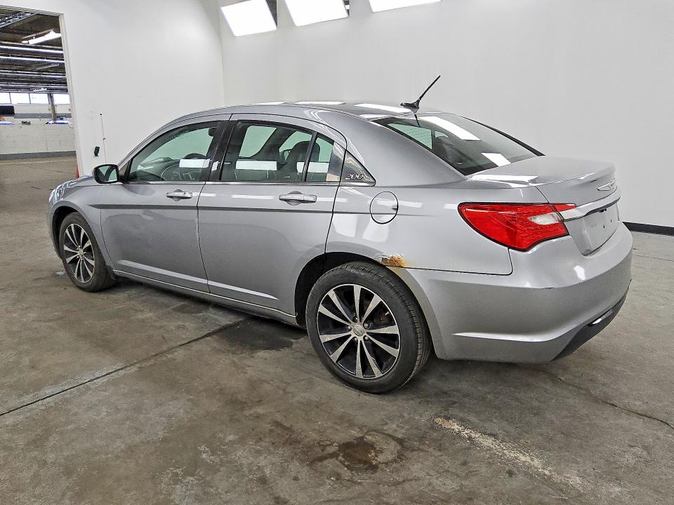 Photo 2 from auction – 2013 CHRYSLER 200 with VIN 1C3CCBBB4DN633354