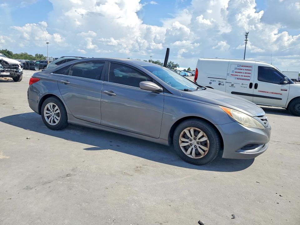Photo 4 from auction – 2011 HYUNDAI SONATA with VIN 5NPEB4AC6BH277077