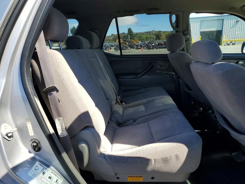 Photo 11 from auction – 2001 TOYOTA SEQUOIA with VIN 5TDBT44A01S025506