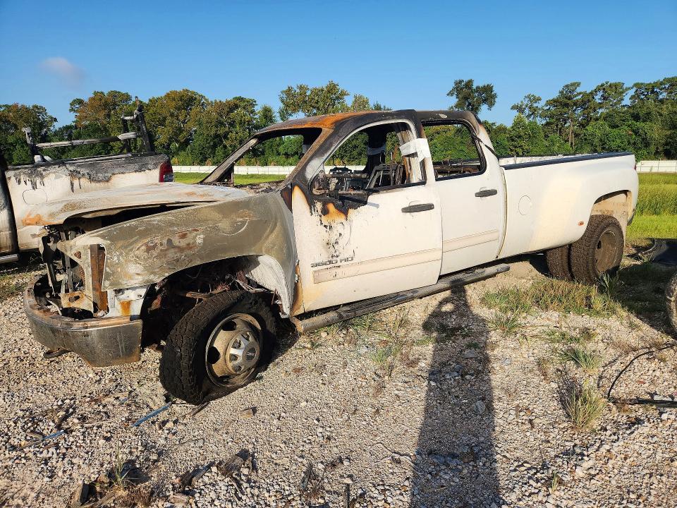 GMC SIERRA 2011 with VIN 1GT423C83BF115089 - Photo from auction
