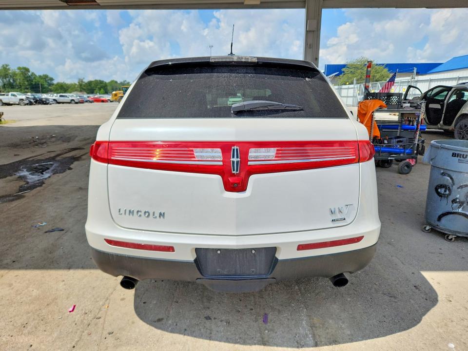Photo 6 from auction – 2015 LINCOLN MKT with VIN 2LMHJ5AT4FBL03652