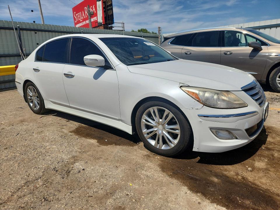 Photo 4 from auction – 2013 HYUNDAI GENESIS with VIN KMHGC4DD2DU240123