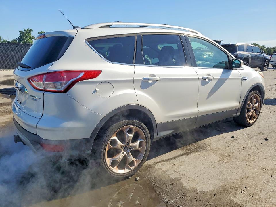 Photo 3 from auction – 2016 FORD ESCAPE with VIN 1FMCU9J92GUA81598