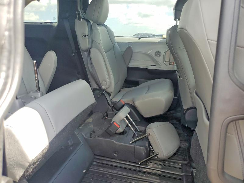 Photo 11 from auction – 2026 TOYOTA SIENNA with VIN 5TDYRKEC9TS323536