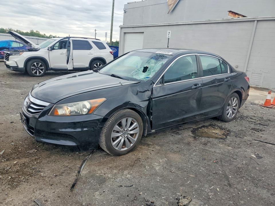 HONDA ACCORD 2011 with VIN 1HGCP2F82BA130071 - Photo from auction