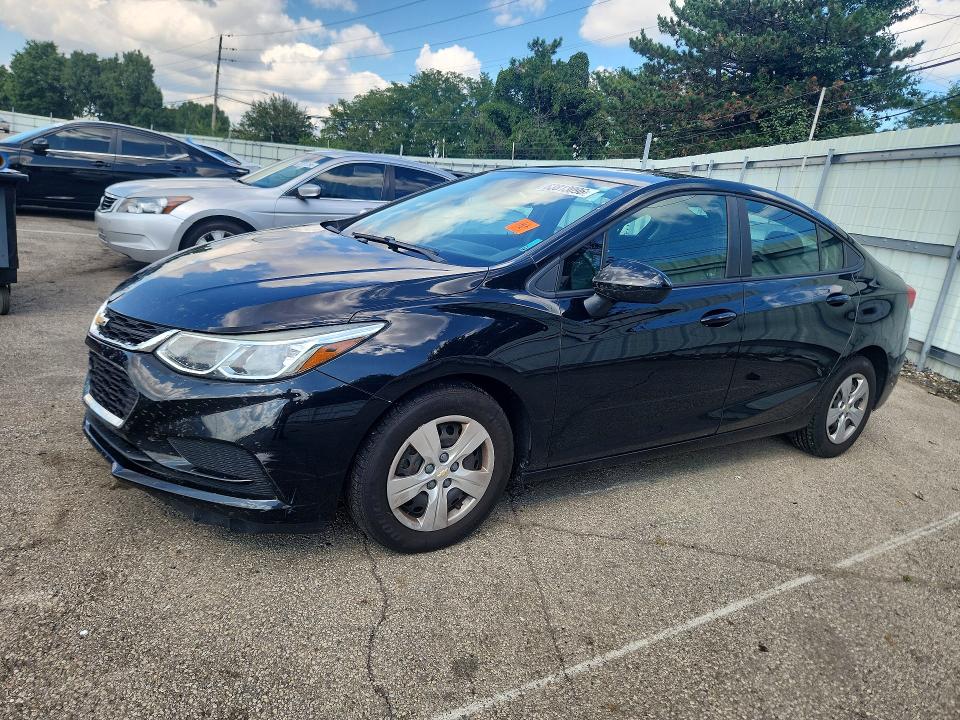 CHEVROLET CRUZE 2018 with VIN 1G1BC5SM9J7204309 - Photo from auction