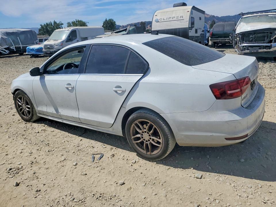 Photo 2 from auction – 2017 VOLKSWAGEN JETTA with VIN 3VWDB7AJ9HM376908
