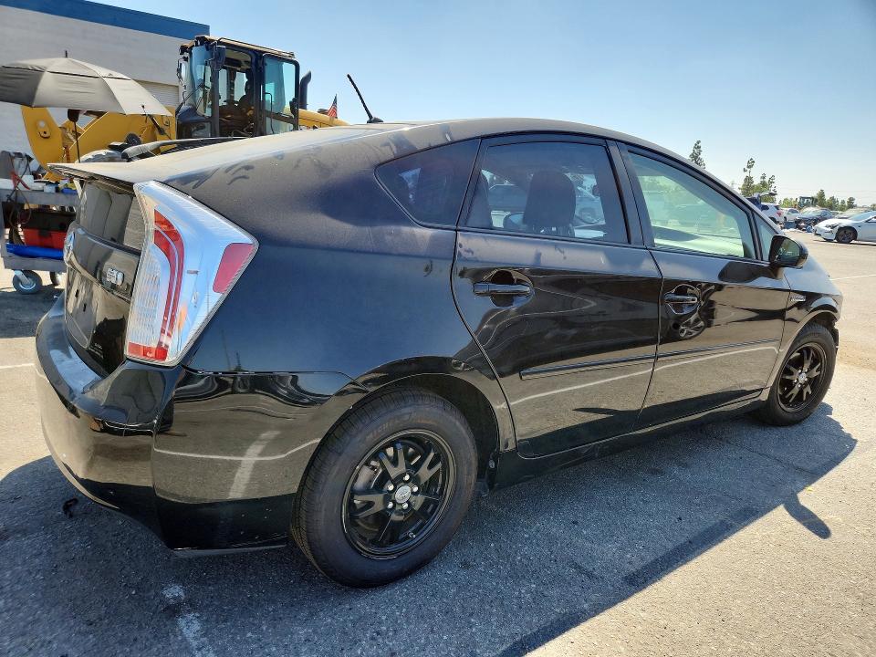 Photo 3 from auction – 2014 TOYOTA PRIUS with VIN JTDKN3DU1E0384385