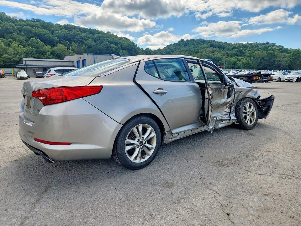 Снимка 3 от търг – 2011 KIA OPTIMA с VIN KNAGN4A76B5082807