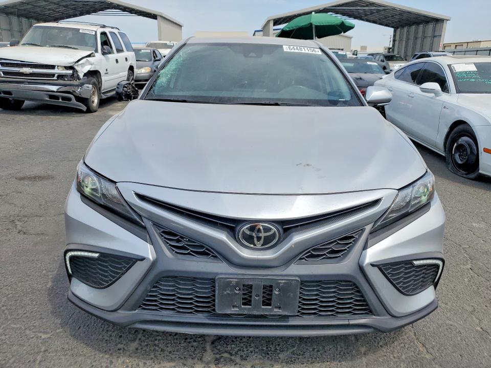 Photo 5 from auction – 2022 TOYOTA CAMRY with VIN 4T1T11AK2NU647964