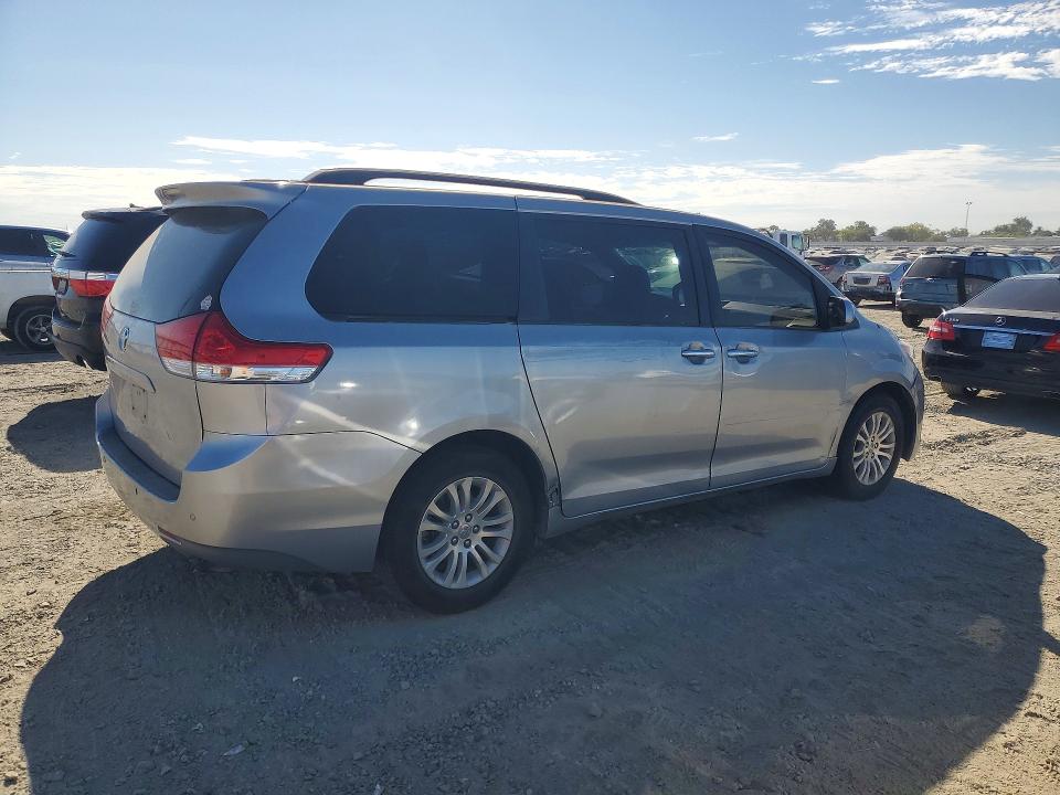 Photo 3 from auction – 2012 TOYOTA SIENNA with VIN 5TDYK3DC9CS259851