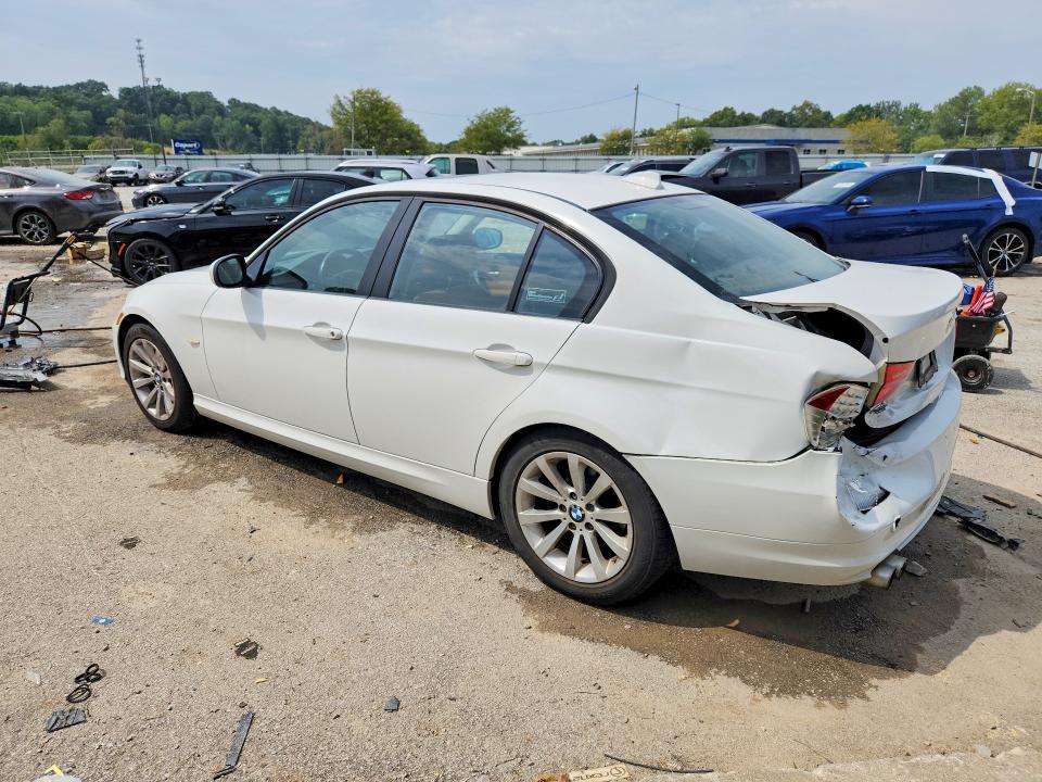 Photo 2 from auction – 2011 BMW 328 with VIN WBAPH7C53BA801510