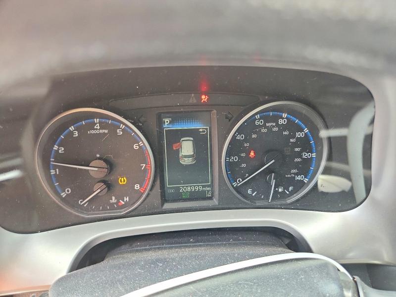 Photo 9 from auction – 2018 TOYOTA RAV4 with VIN JTMBFREV6JJ192827