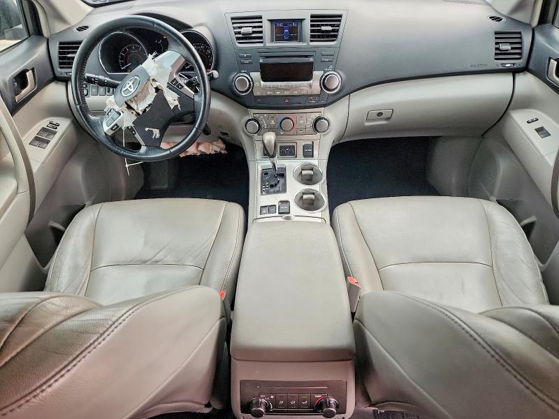 Photo 8 from auction – 2011 TOYOTA HIGHLANDER with VIN 5TDBK3EH3BS088416
