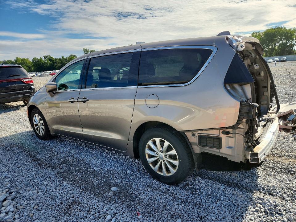 Photo 2 from auction – 2018 CHRYSLER PACIFICA with VIN 2C4RC1FGXJR256923