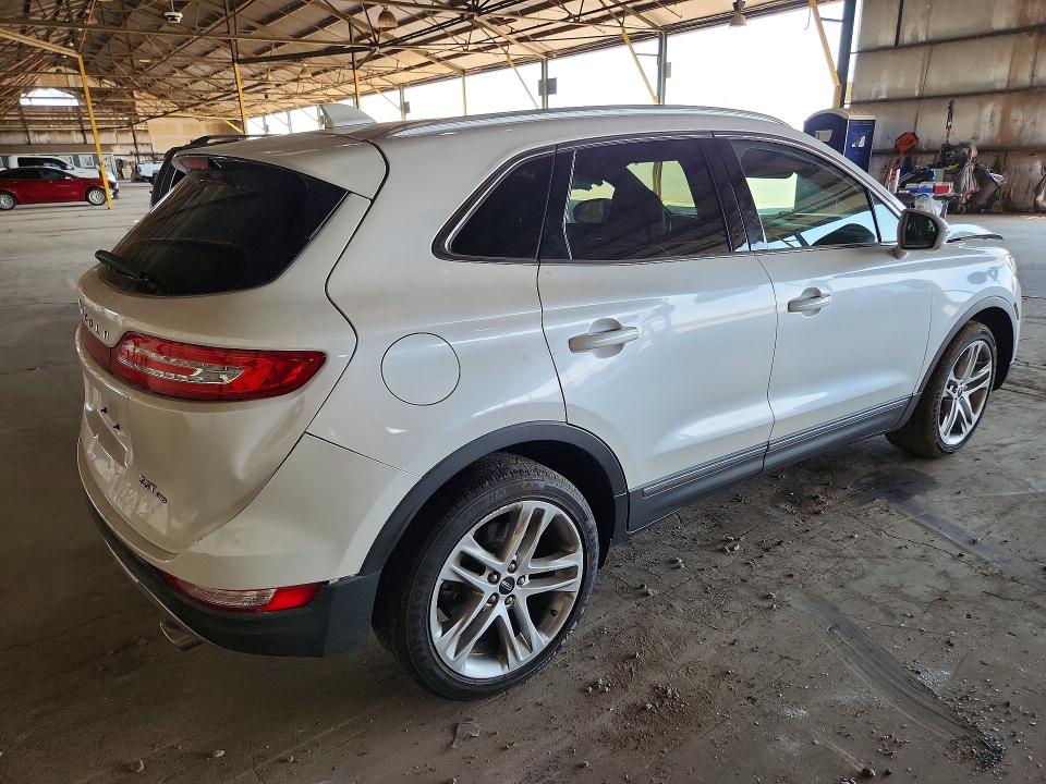Photo 3 from auction – 2017 LINCOLN MKC with VIN 5LMTJ3DH5HUL36655