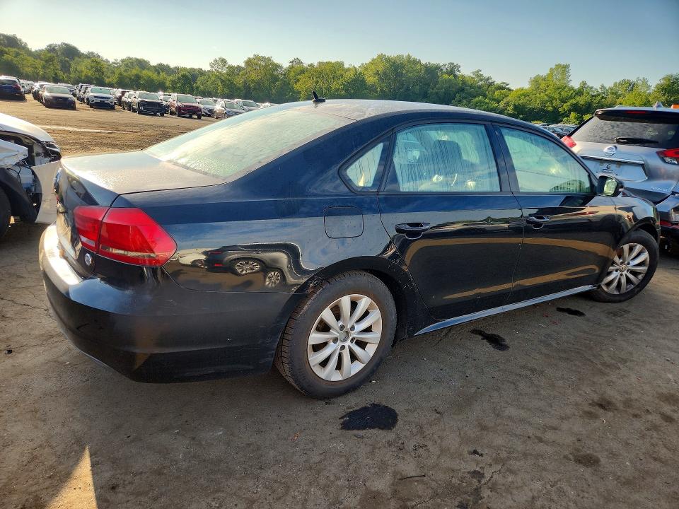 Photo 3 from auction – 2013 VOLKSWAGEN PASSAT with VIN 1VWAP7A30DC032255