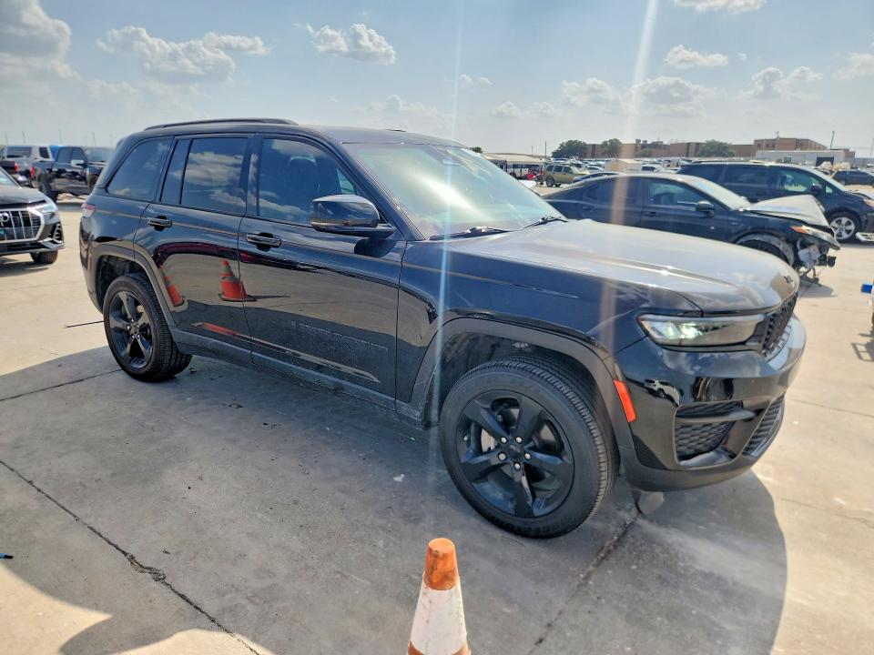 Photo 4 from auction – 2023 JEEP GRAND CHEROKEE with VIN 1C4RJGAG3PC520596