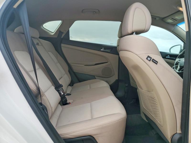 Photo 10 from auction – 2017 HYUNDAI TUCSON with VIN KM8J33A22HU310955