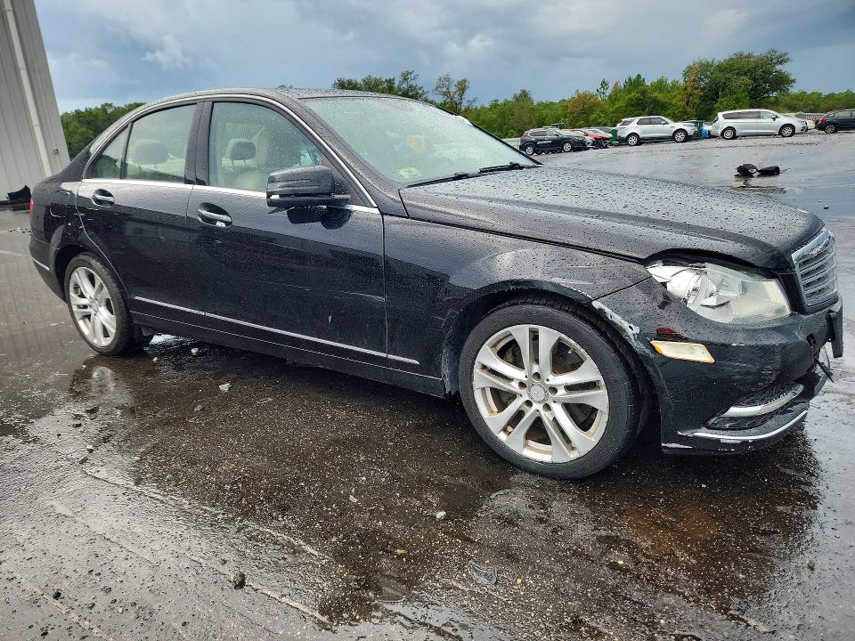 Photo 4 from auction – 2014 MERCEDES-BENZ C with VIN WDDGF8ABXER310001