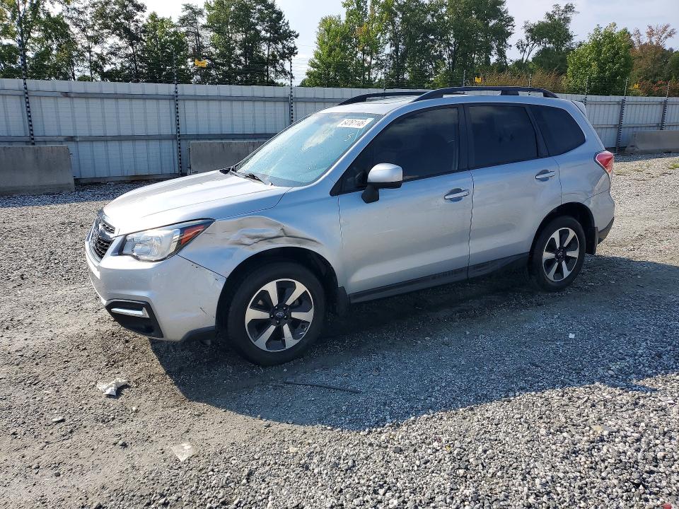 SUBARU FORESTER 2018 with VIN JF2SJAEC6JH599022 - Photo from auction