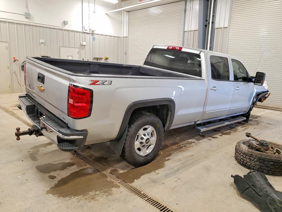 Фото 3 с аукциона – 2018 CHEVROLET SILVERADO с VIN 1GC1KVEG2JF257516