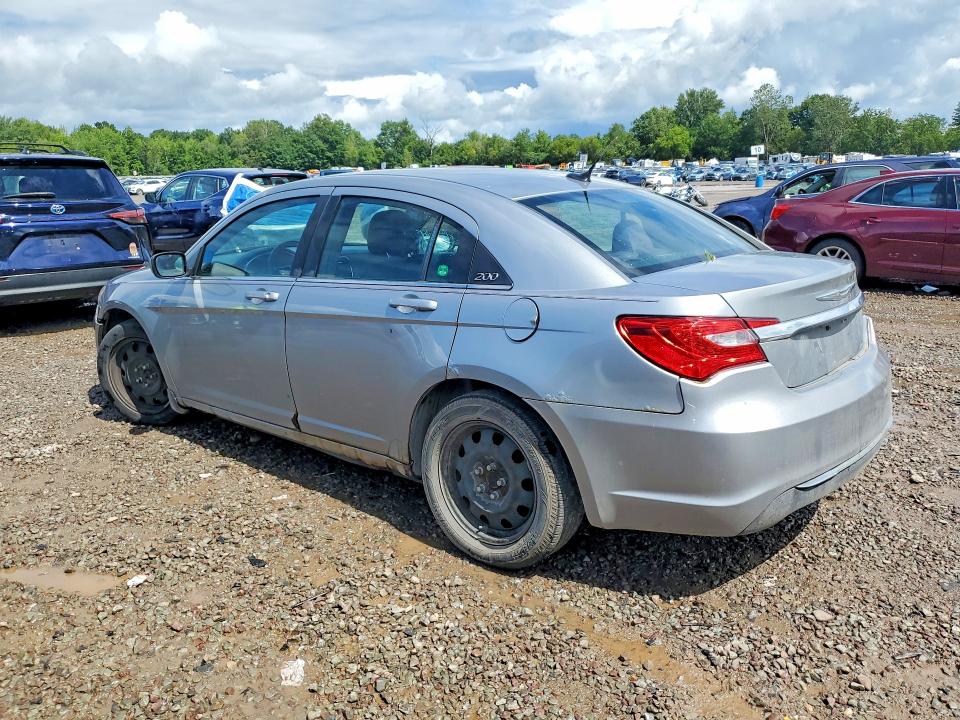 Photo 2 from auction – 2013 CHRYSLER 200 with VIN 1C3CCBAB1DN686532