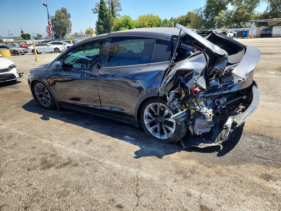 Photo 2 from auction – 2025 TESLA MODEL X with VIN 7SAXCBE54SF466172