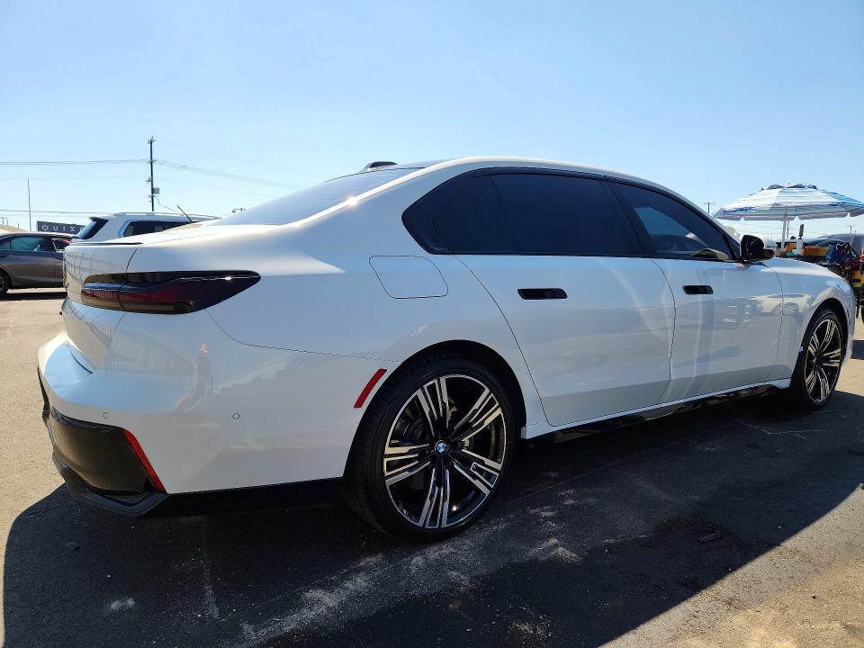 Photo 3 from auction – 2023 BMW 740 with VIN WBA23EH03PCL71161