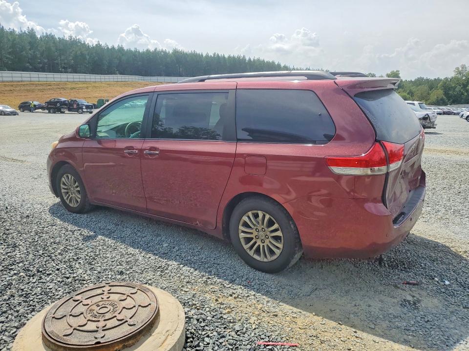 Photo 2 from auction – 2011 TOYOTA SIENNA with VIN 5TDYK3DC6BS039386